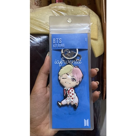 keychain keyring taehyung v bts popup store