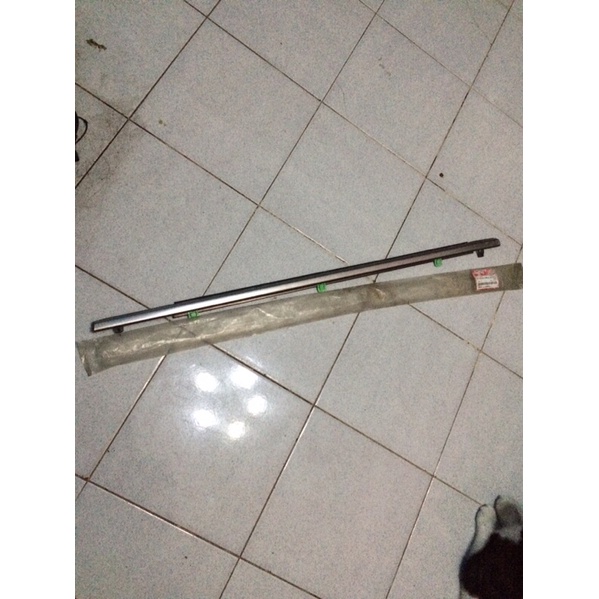 pelipit kaca kanan belakang Honda CRV gen3