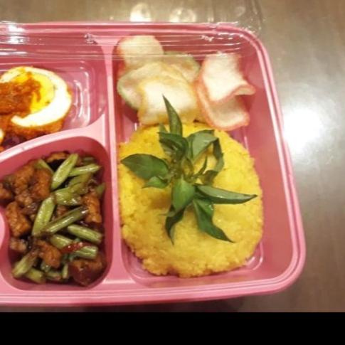 MIKA BENTO 4 SEKAT / TRAY BENTO BINTANG BAHAN HIPS TAHAN PANAS TECHNO - Putih