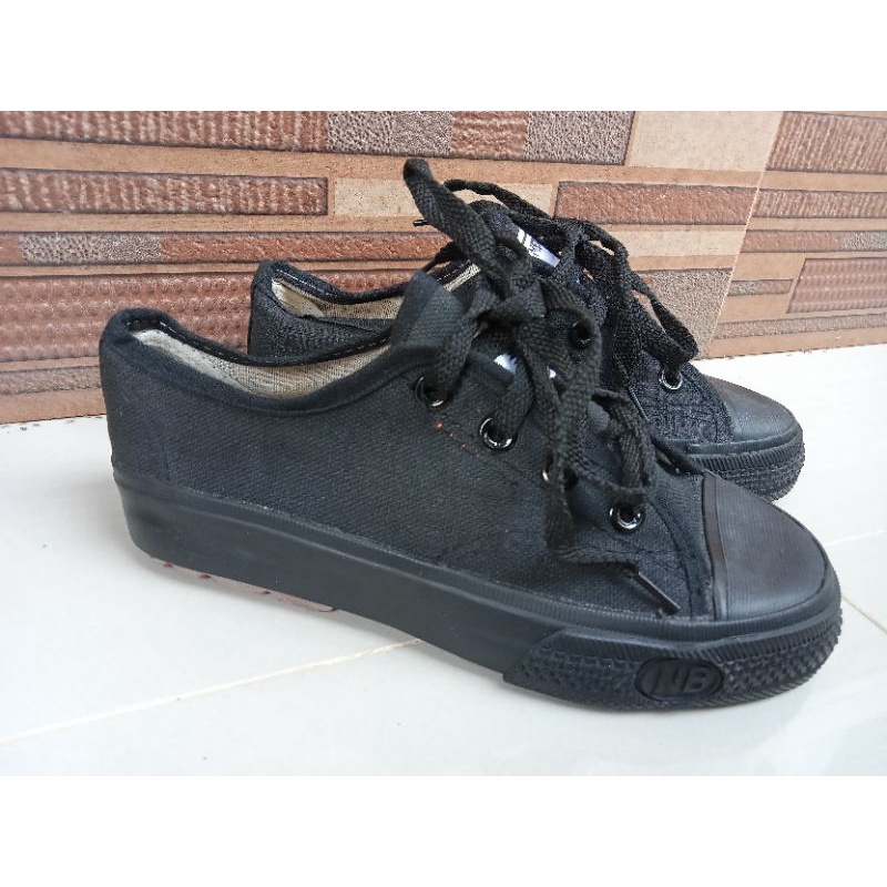 SEPATU SEKOLAH NB SD SMP SMA HITAM PENDEK SEPATU NB