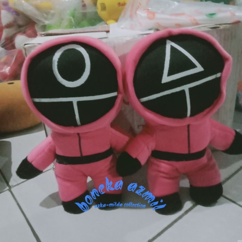 Boneka squid game size m ukuran 32 cm