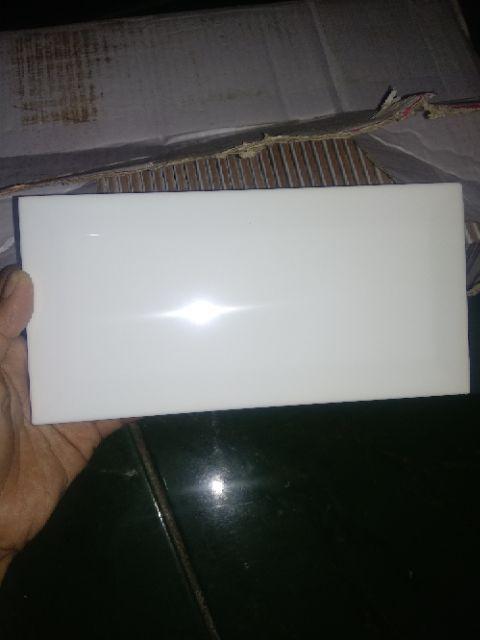 Mulia Signature Subway Keramik Dinding 7.5 X 15 Bevel