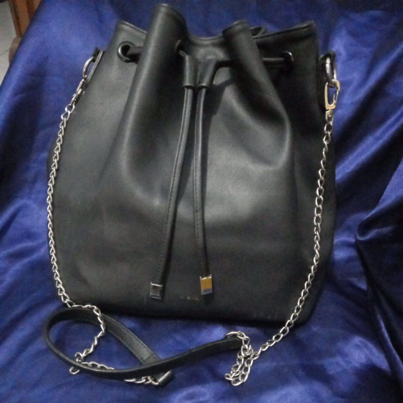 sling serut SISLEY kulit asli preloved