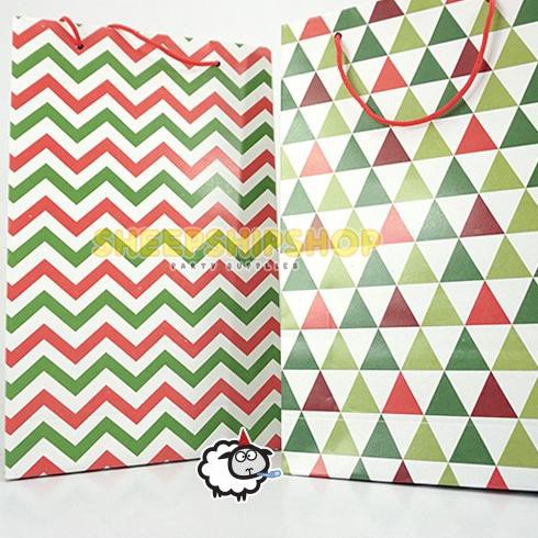 

Diskon Bulan Ini TAS KERTAS BINGKISAN NATAL ZigZag Chevron Segitiga Goddie Bag Kantong Duplek Bingki