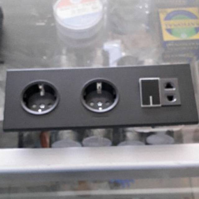 Panasonic Black Kombinasi Stop Kontak 2 gg plus Saklar 1 gg fluoresence dan 1 stop kontak univ