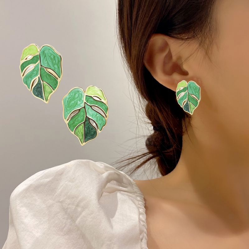 1 Pasang Anting Stud Bentuk Daun Bahan Alloy Untuk Wanita