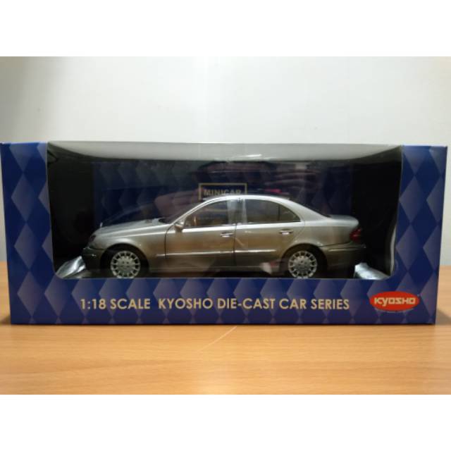 Kyosho Mercedes Benz E Class Sedan Skala 18