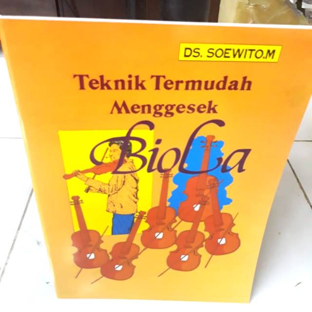TEKNIK TERMUDAH MENGGESEK BIOLA PENULIS : DS SOEWITO .M KERTAS : HVS