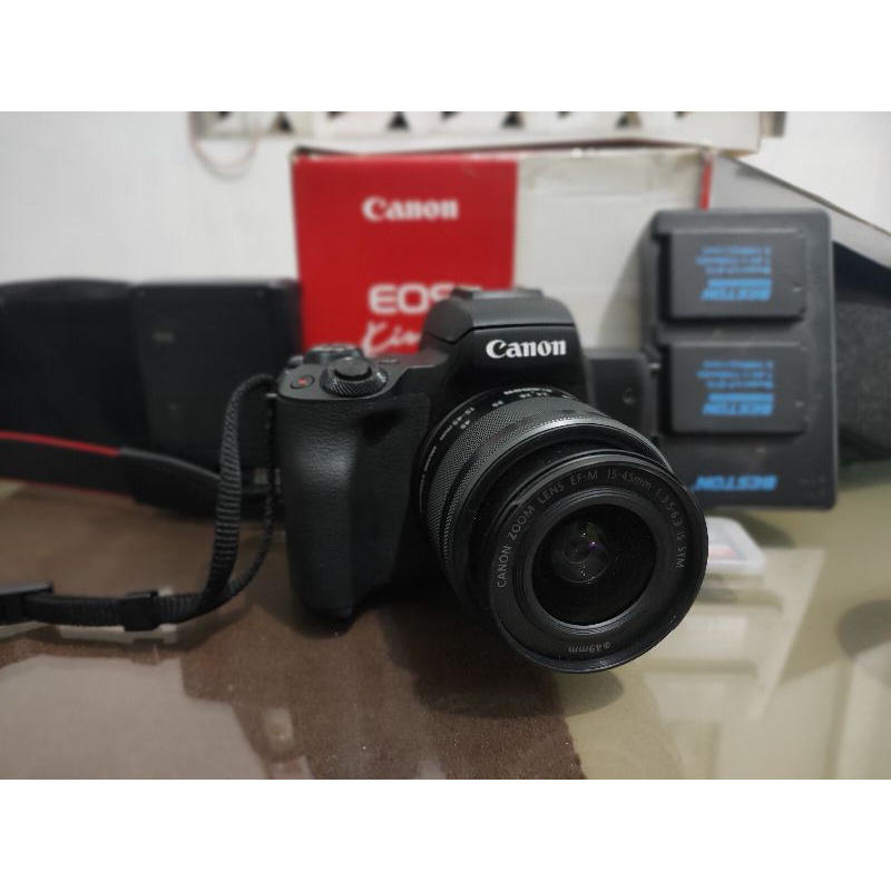 EOS M50 KIT 15-45 MM  BEKAS