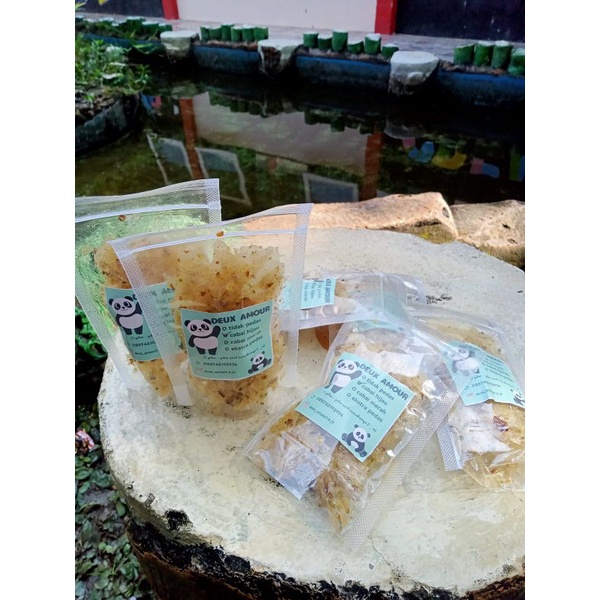 

KRIPIK KACA TIPIS GURIH DAN HOT 50 GRAM
