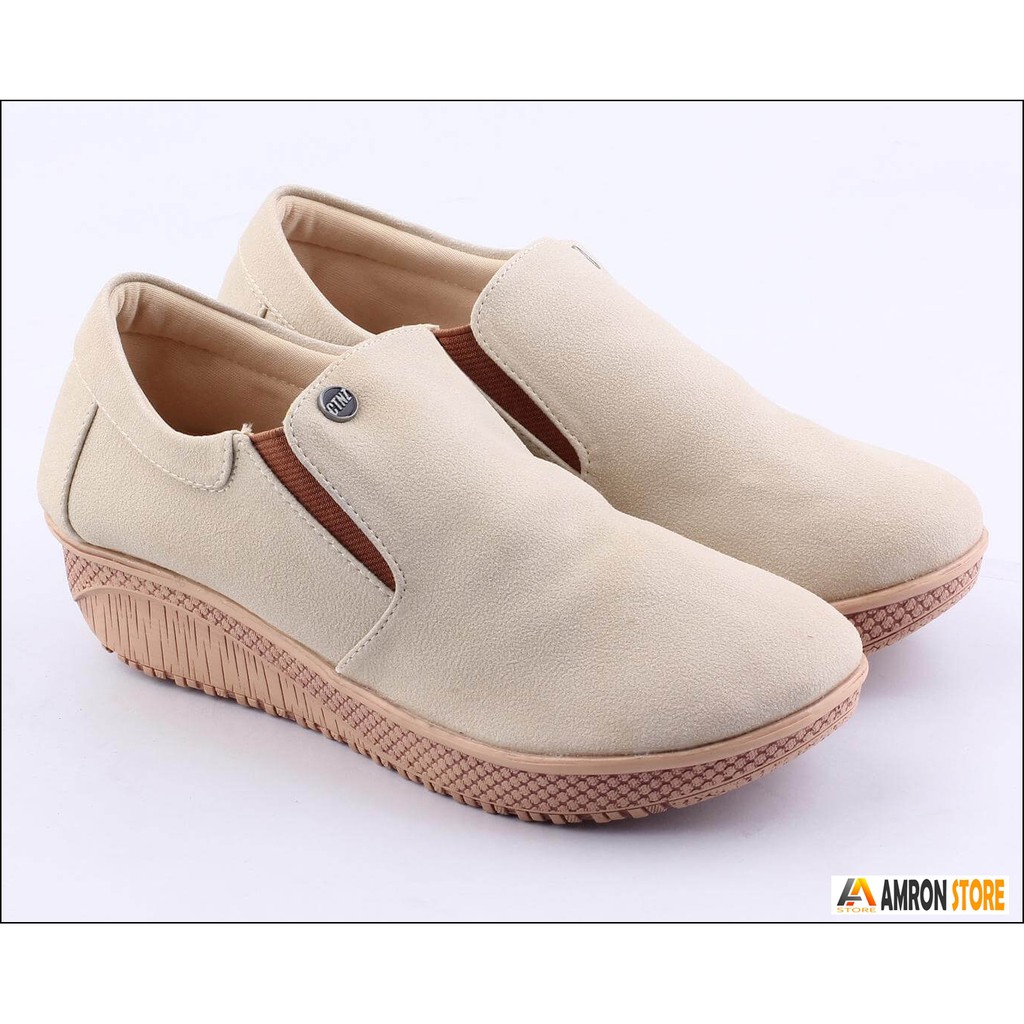 Sepatu Kasual Slip On Platform Wanita Krem Sintetis