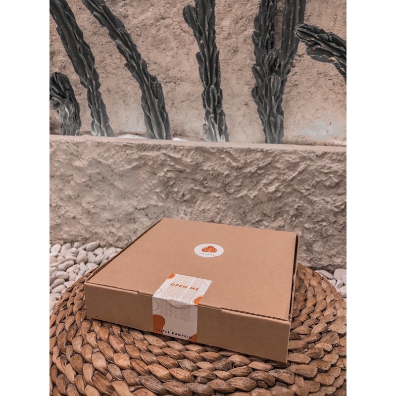 

GIFT BOX