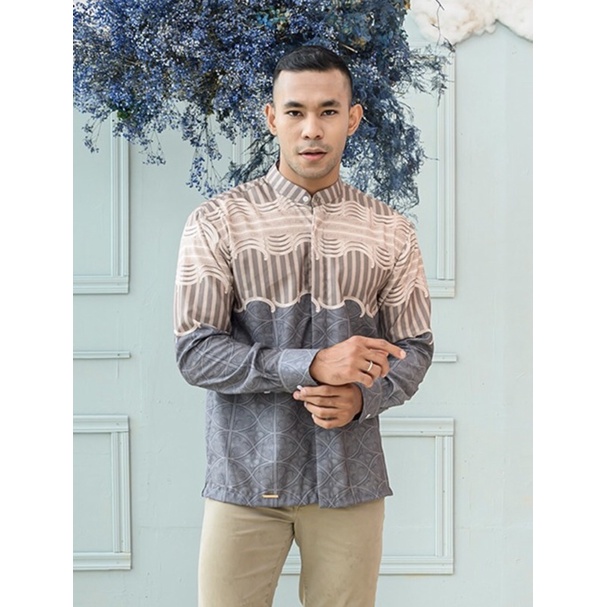 Wearing klamby Morgan Shirt in Smoked Pearl M