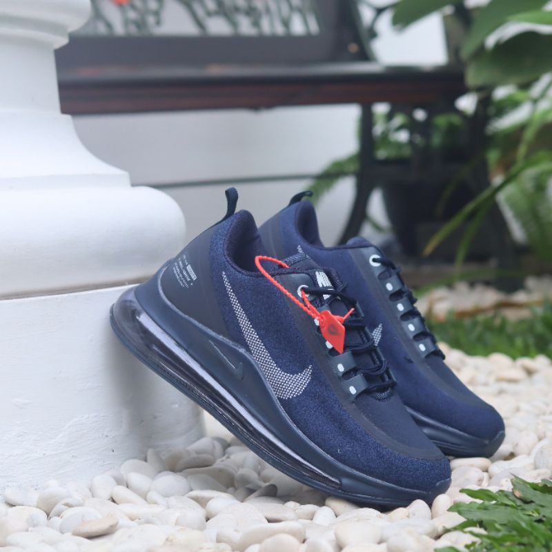 SEPATU SNEAKER RUNNING PRIA NIKE AIR MAX 720 SHIELD MAN