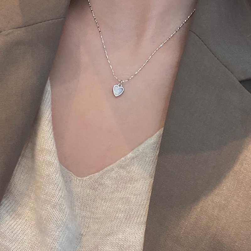 Papaozhu Vintage Perak Shiny Moonstone Heart Pendant Kalung Untuk Wanita Gadis Elegan Cinta Pesona Kalung Chic Tulang Selangka Rantai Perhiasan Aksesoris