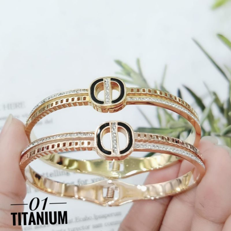 Titanium gelang wanita cantik t33