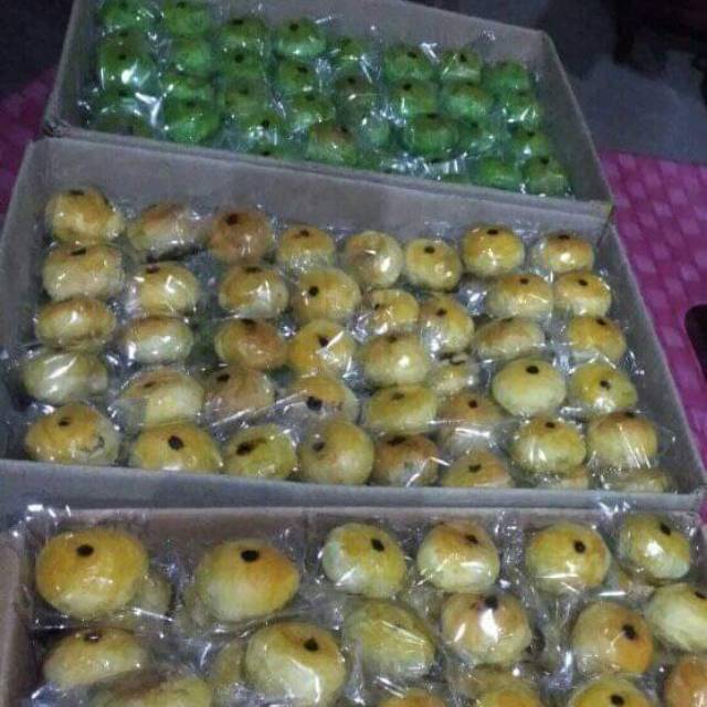 Kue pia coklat khas gorontalo