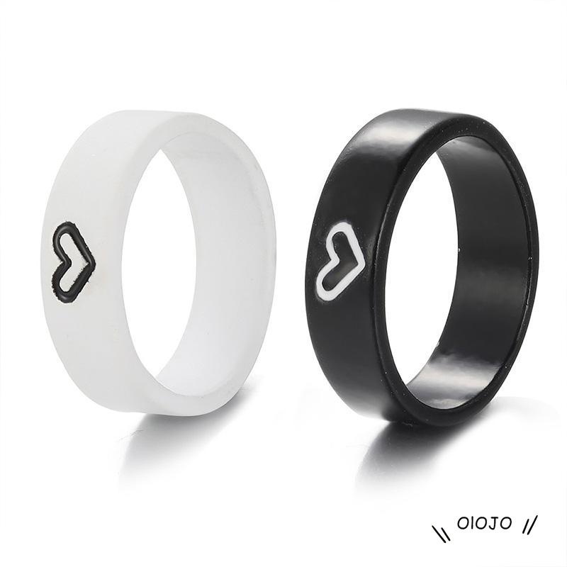 【COD】2pcs / Set Cincin Desain Hati Warna Hitam Dan Putih Gaya Korea Untuk Wanita