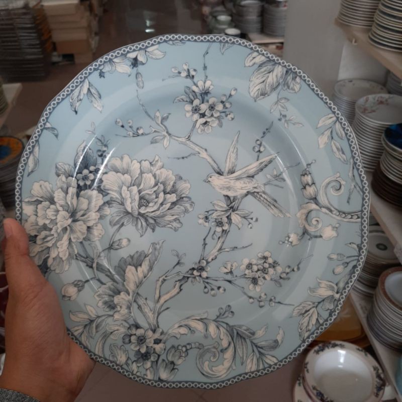 ADELAIDE DINNER PLATE PIRING KERAMIK SANGO MOTIF VINTAGE KLASIK WARNA BIRU PASTEL BLUE HIAS PAJANGAN