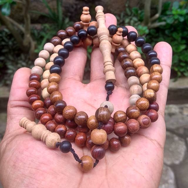 Tasbih 99 kombinasi 7 kayu bertuah setigi dewandaru kalimosodo gaharu cendana kelor hitam nagasari