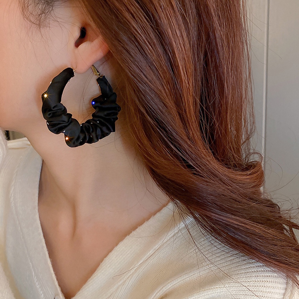 Hu Hu Hu Hu Hu Alat Bantu Pasang Kacamata♡ 1 Pasang Anting Hoop Bentuk C Bahan Kain Sutra Aksen Berlian Imitasi Untuk Wanita