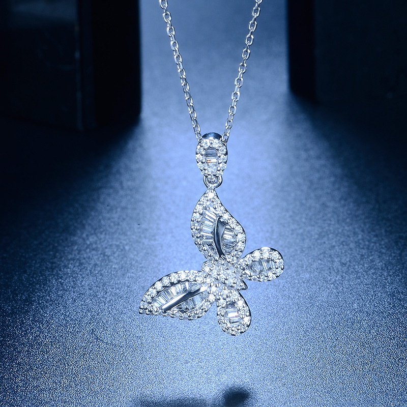 [Ready Stock]Fashion Diamond Butterfly Pendant Luxury Necklace