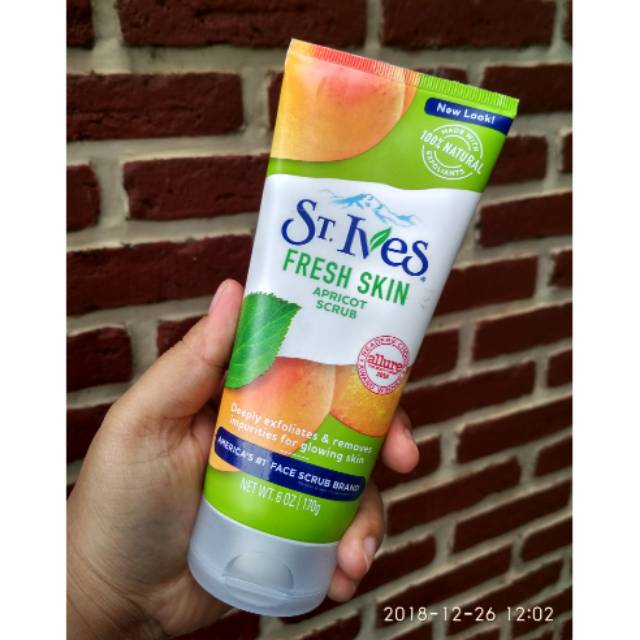 ST. IVES Fresh Skin Apricot Scrub 170gr