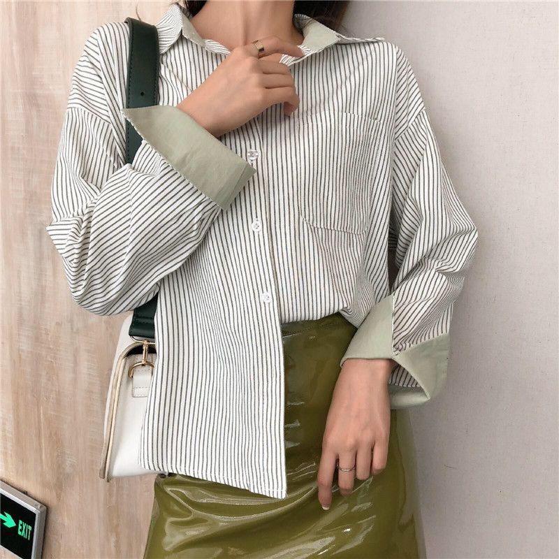 Ff Kemeja Wanita Lengan Panjang Motif Print Garis Vertikal Ff Kemeja Wanita Lengan Panjang Motif Print Garis Vertikal