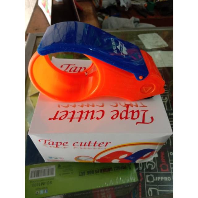 

Tape Cutter / pemotong lakban.