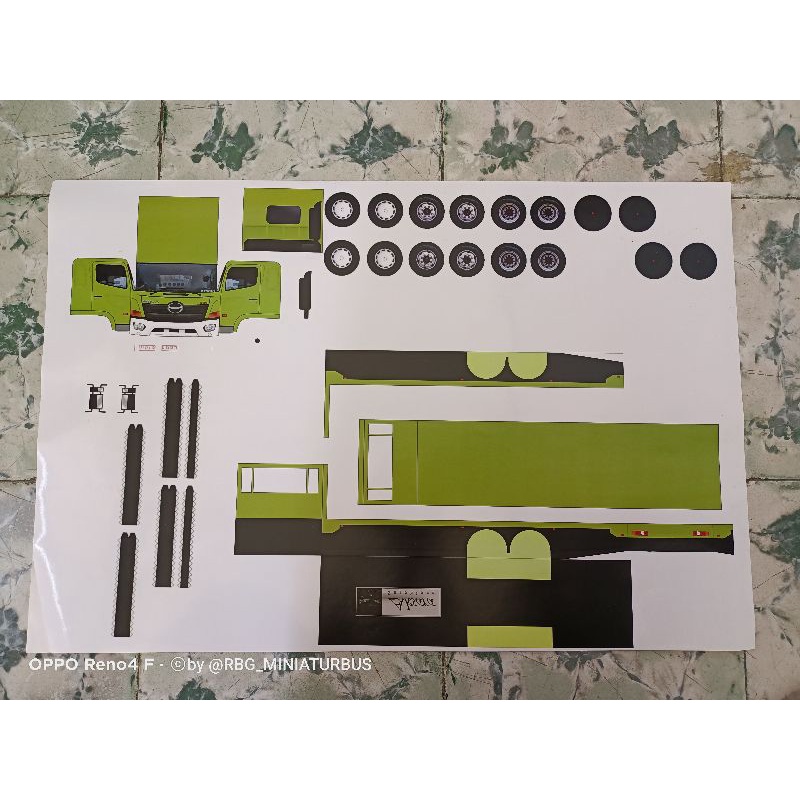 Lembaran PaperCraft Truk Hino 500 Losbak Tronton Ukuran Mini P.25,5cm L.5,5cm T.bak 2,5cm T.Kabin 5,