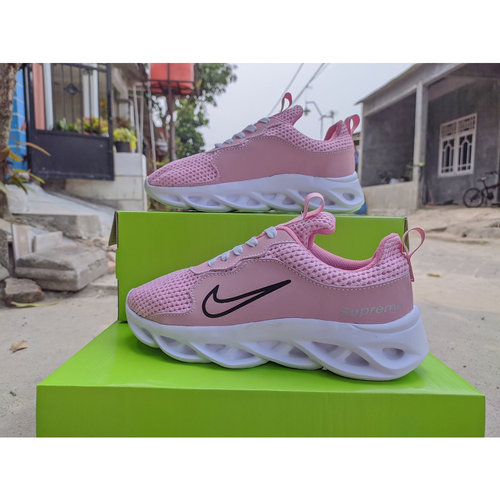 SEPATU WANITA TERLARIS NIKE SUPREME SNEAKERS SPORT OLAHRAGA RUNNING TERMURAH