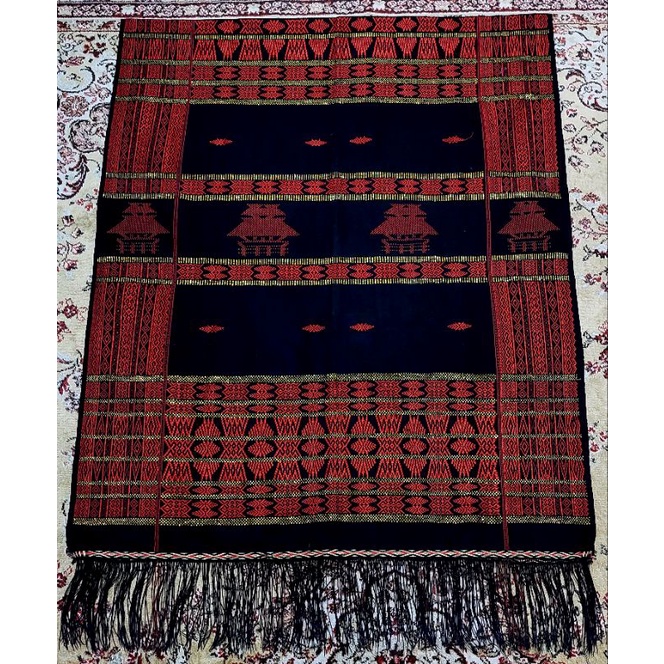 uis nipes rumah adat dasar hitam motif merah