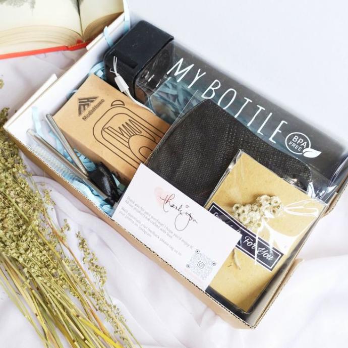 「PENJUALAN CEPAT」 [READY] Gift Box New Normal 2 Hampers Kado Cewek Cowok Ultah Wisuda by haiyu.co Bo