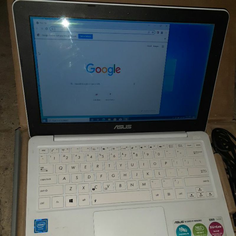 laptop bekas  Asus E202S
