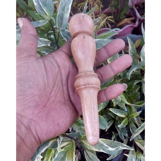 Alat bantu pijat kayu cendana lokal