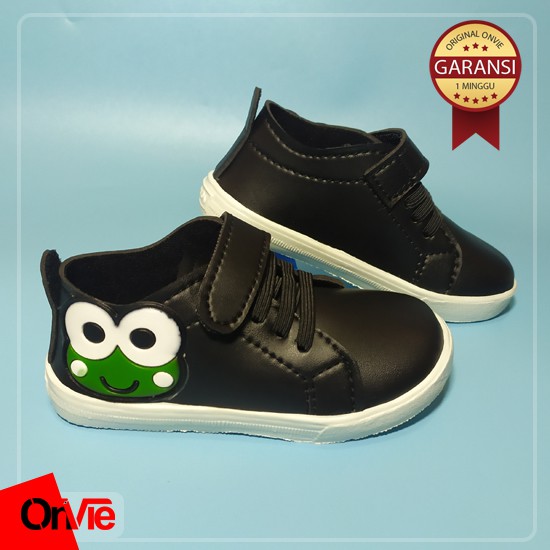 Sepatu Sneaker Anak Perempuan Laki-laki Hitam Putih Motif Keroppi Tali Perekat | Sepatu Anak Onvie