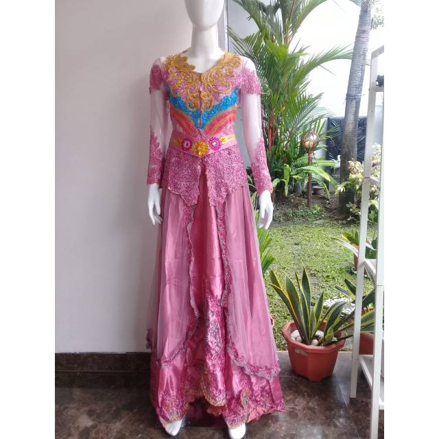 Kebaya manten pink