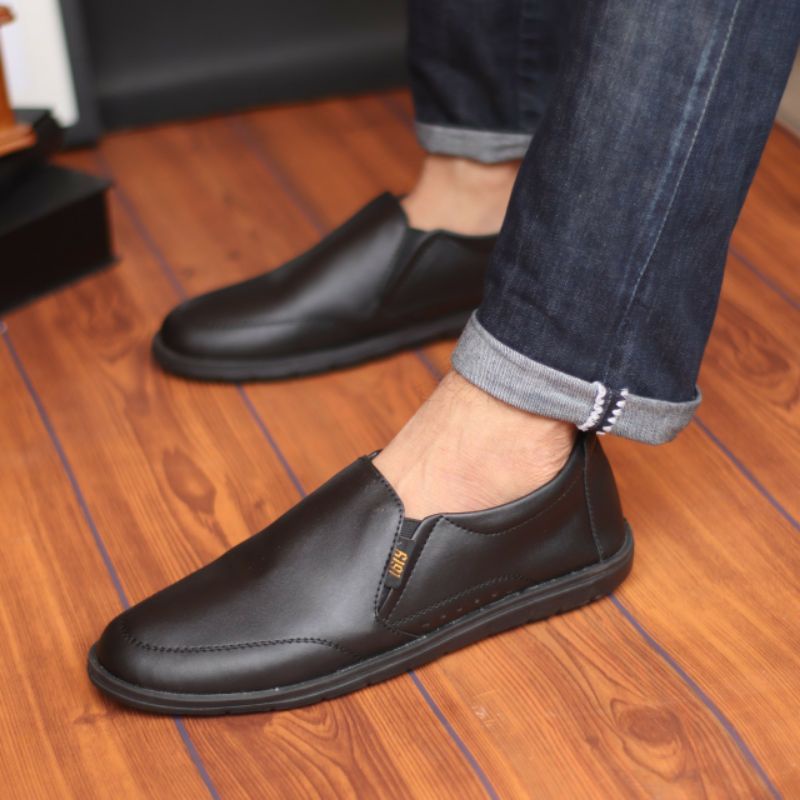 Sepatu Casual Pria Sepatu Slip On Hitam Slop Kasual Santai Spatu Main Kerja Formal Trendi