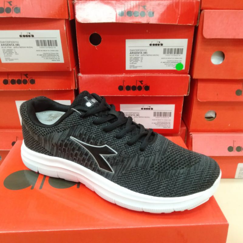 Sepatu Olahraga Diadora Pria DISKON