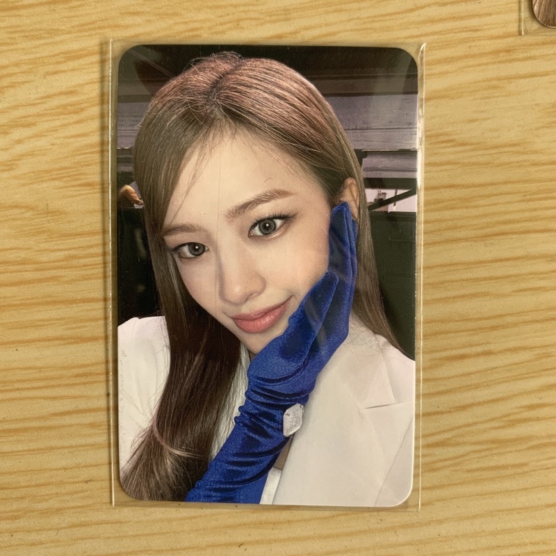 IVE YUJIN BENEFIT MMT OFFICIAL PHOTOCARD ELEVEN