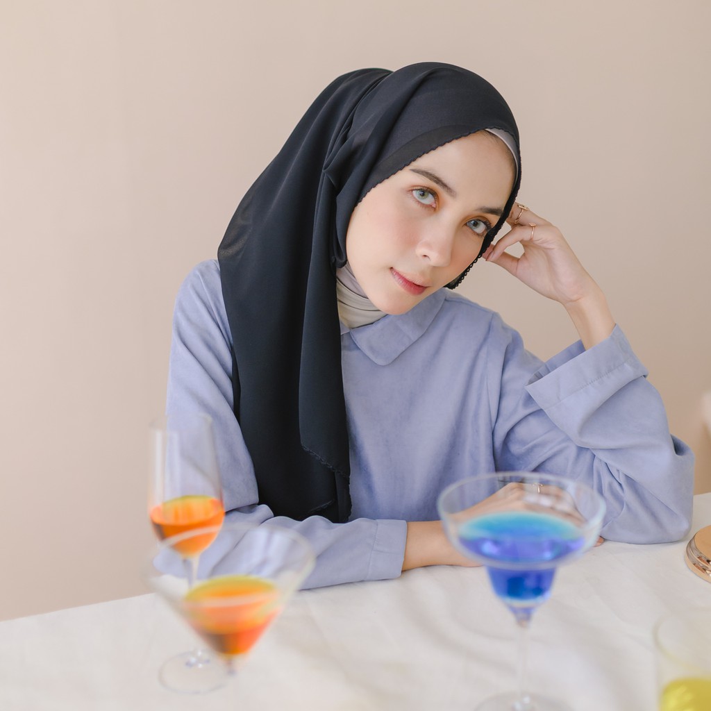 Lozy Hijab - Embroidery Signature Shawl Series 2 ( Pashmina Bordir Lozy x Hamidah )-Black