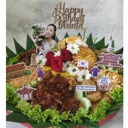 

Nasi Tumpeng Kuning Porsi 4-5 Orang (Khusus Area Surabaya)