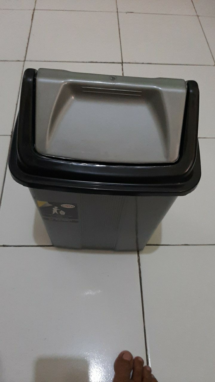 Tempat Sampah Tutup Goyang Silver Mpw 10lt Dan 5lt