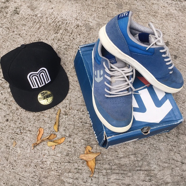 Sepatu etnies marana