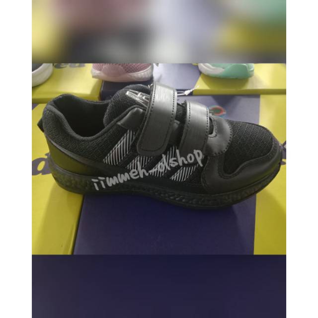 Sepatu sekolah homyped