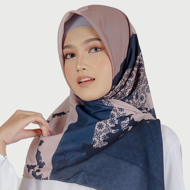 Jilbab Segiempat Elzatta Kaila Voal Premium Series-Hyacin - Navy