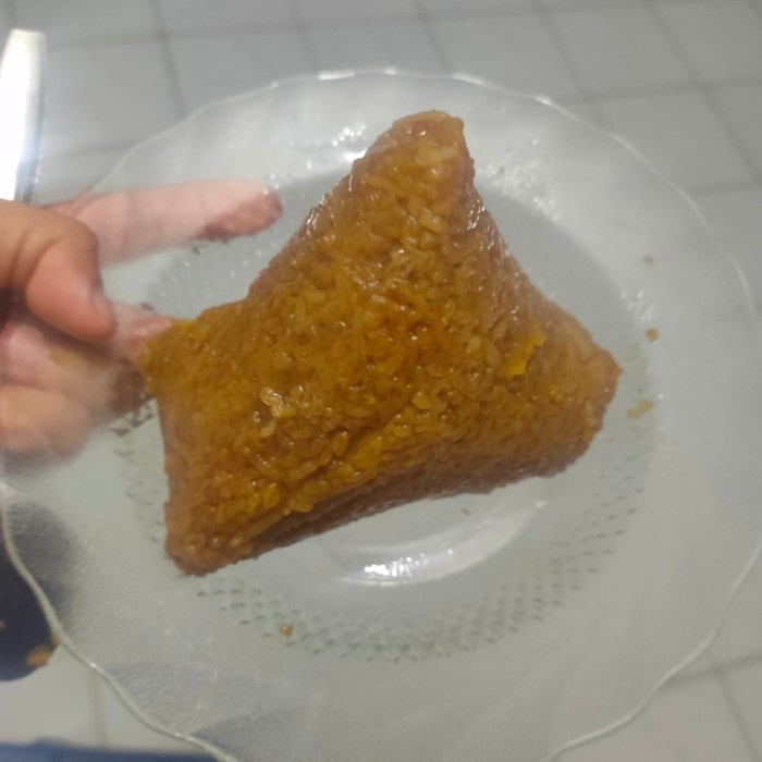 

gr011ttr Bacang/ Bakcang ,Nasi/Ketan Isi Daging Dan Telur Asin - Nasi Sv012Ss