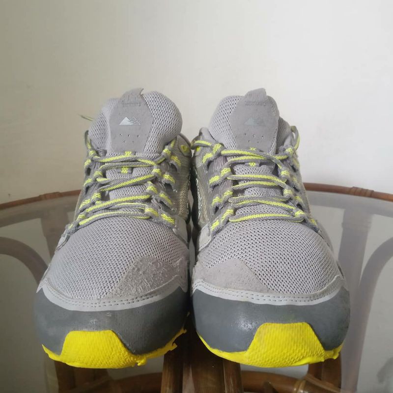 Sepatu Second Branded Columbia Montrail size 41 Sepatu Running Mendaki Gunung Sepeda