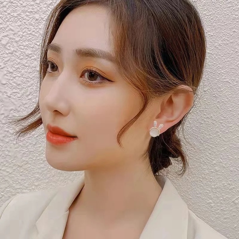 Anting Tusuk Desain Kelinci Hias Opal Zircon Gaya Simple / Bohemian Berkilau Untuk Wanita