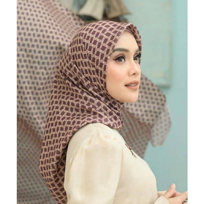 Blind Sale Scarf Wearing Klamby